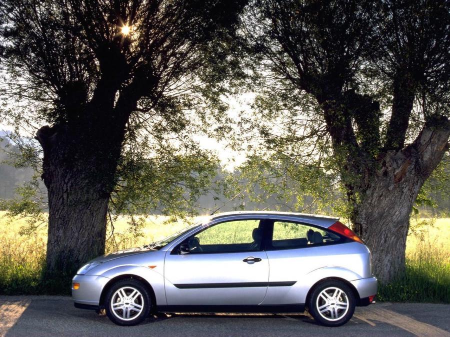 Ford Focus 3-Door 1998 года  (фото 16 из 21)